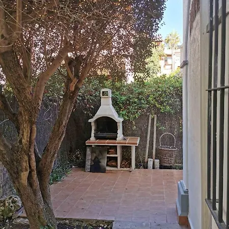Town-house-style Semi-detached - On The Golden Mile