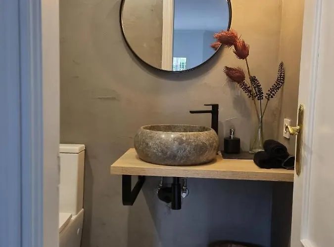 Town-house-style - On The Golden Mile *