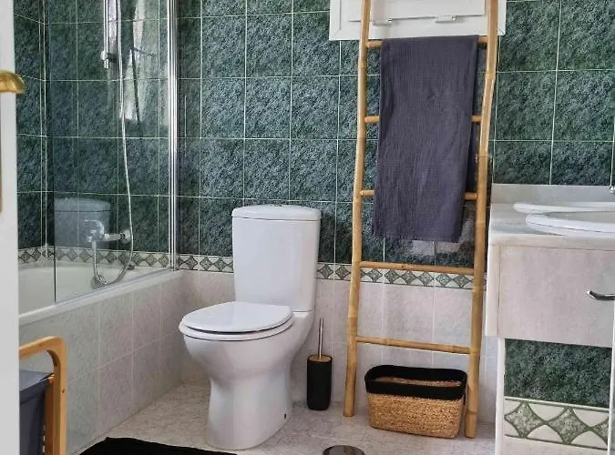 Town-house-style - On The Golden Mile Сasa de vacaciones *