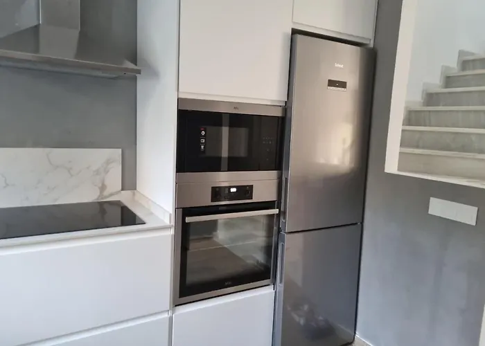 Town-house-style - On The Golden Mile *