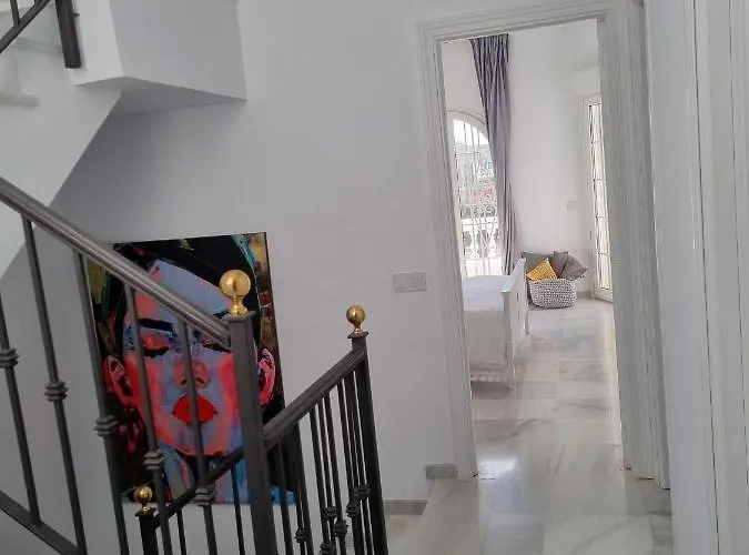 Town-house-style - On The Golden Mile Сasa de vacaciones