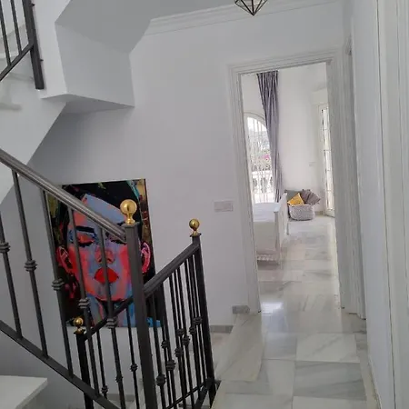 Town-house-style - On The Golden Mile 度假居